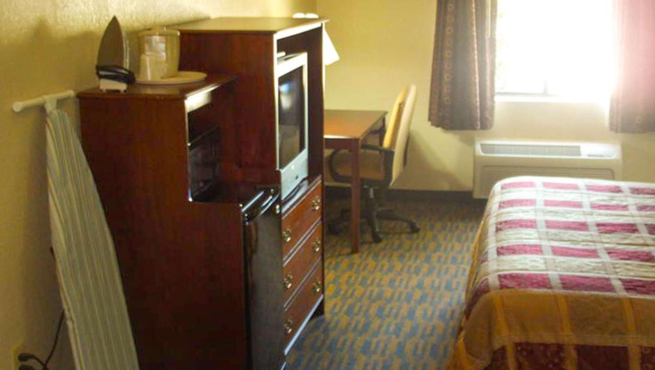 Western Motel Inn And Suites Hazelhurst Hazlehurst Bagian luar foto