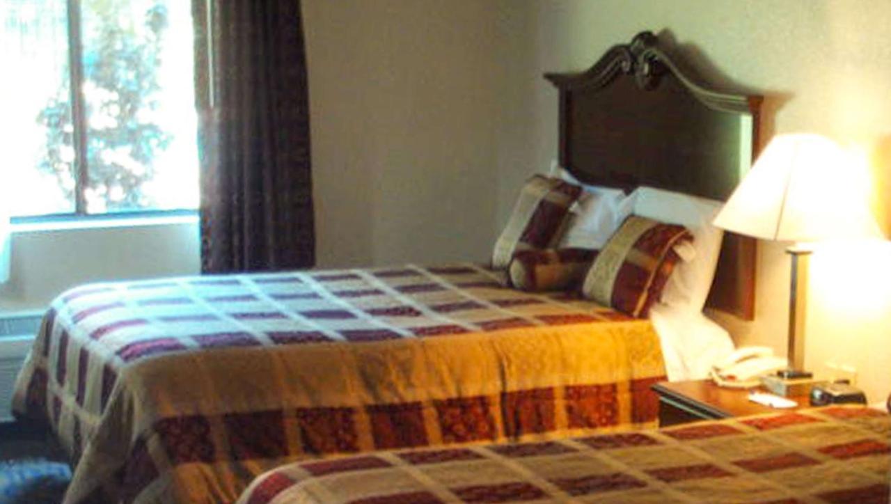 Western Motel Inn And Suites Hazelhurst Hazlehurst Bagian luar foto